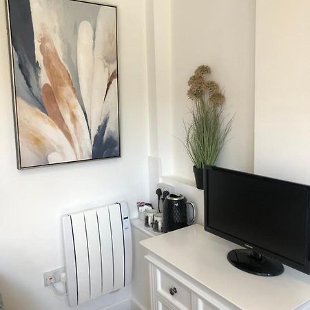 Lovely Modern Decorated 1 Bed Studio Нюпорт Екстериор снимка