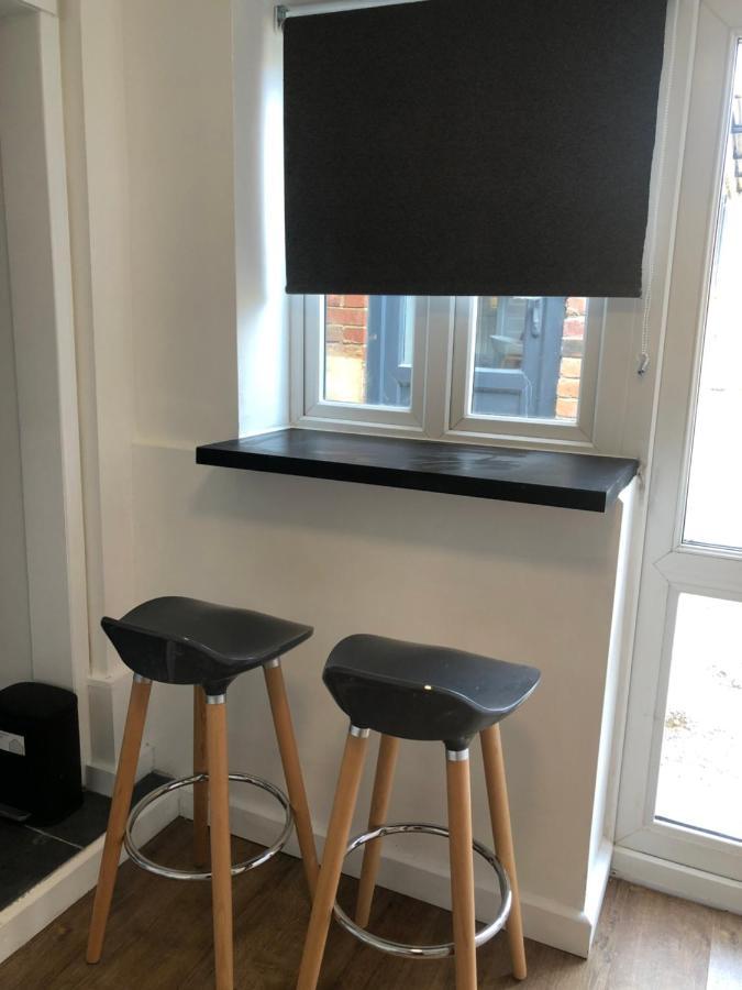 Lovely Modern Decorated 1 Bed Studio Нюпорт Екстериор снимка