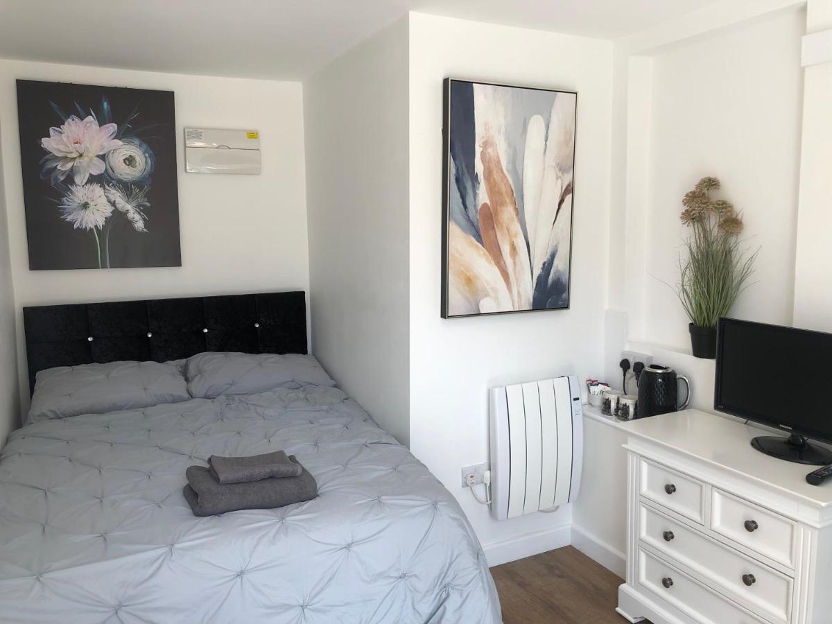 Lovely Modern Decorated 1 Bed Studio Нюпорт Екстериор снимка