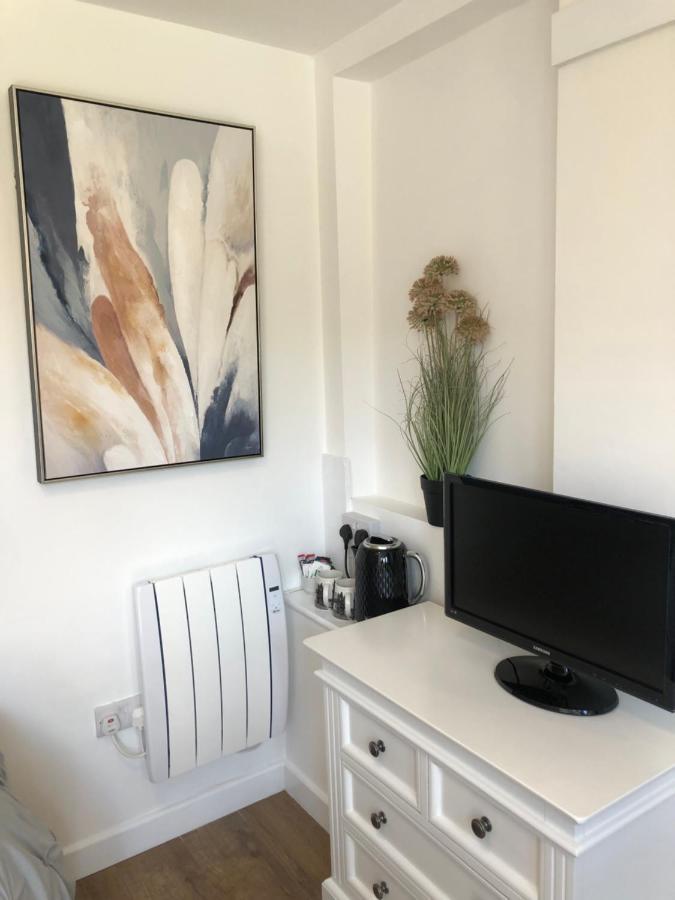 Lovely Modern Decorated 1 Bed Studio Нюпорт Екстериор снимка