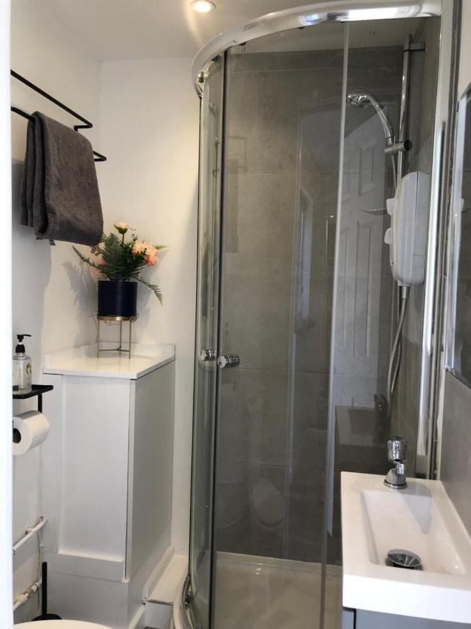Lovely Modern Decorated 1 Bed Studio Нюпорт Екстериор снимка